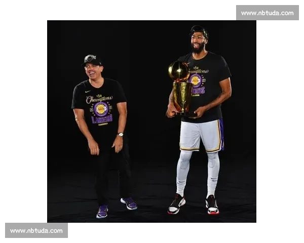 西部焦点对决小牛火箭正面交锋年轻核心碰撞点燃季后赛悬念